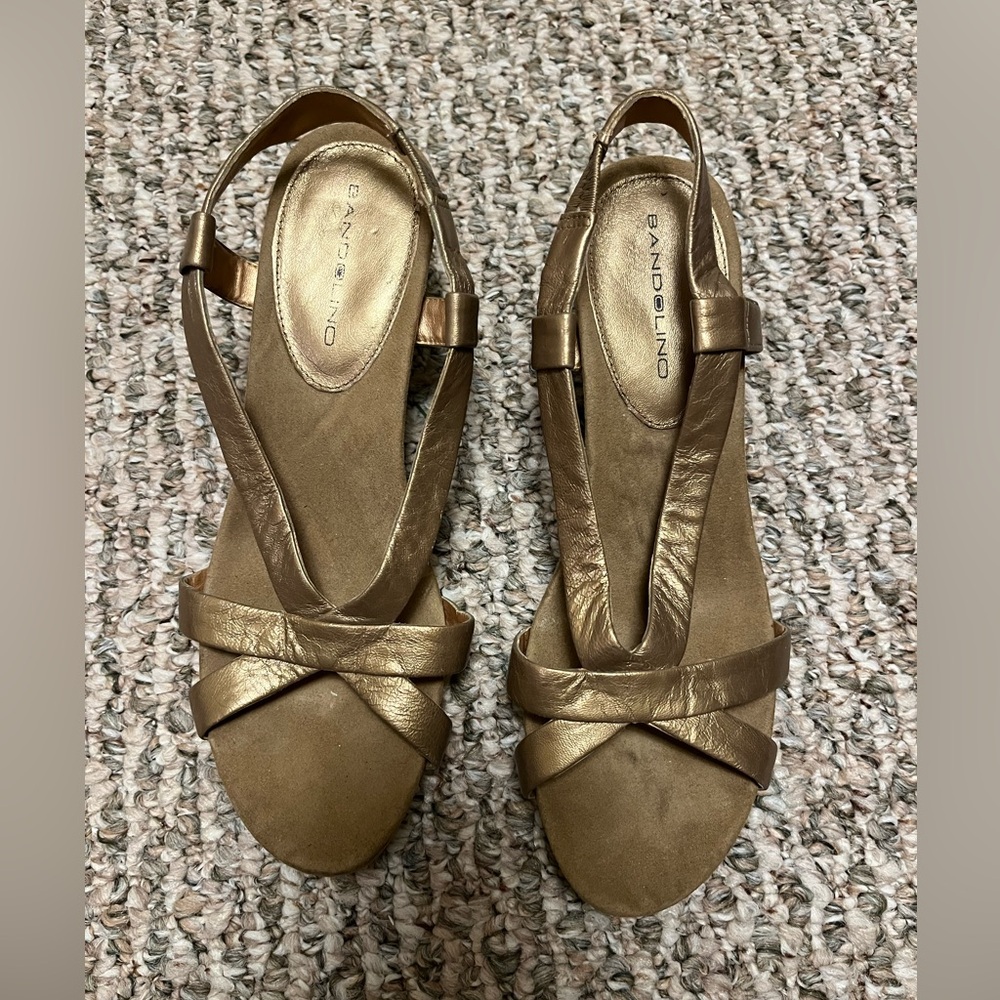 New without tags. Size 8.5 Bandolino sandals.